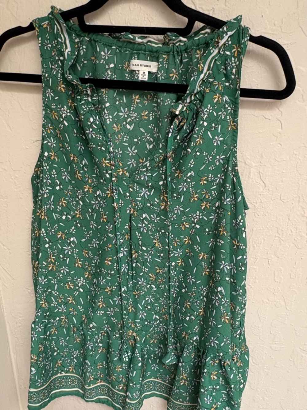 Max Studio Green Floral Sleeveless Peasant Top size medium